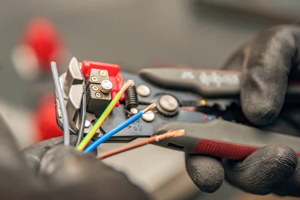 Best Circuit Breaker Repair  in Oakes, ND